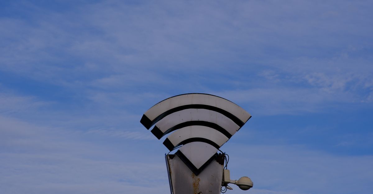 A WiFi symbol sculpture set against a clear blue sky in İzmir, Türkiye.